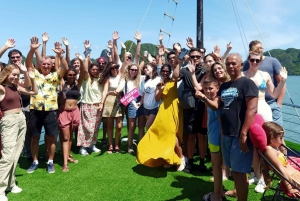 Hanoi: Viaggio di andata e ritorno per le isole, le grotte, il kayak e il pranzo della Baia di Halong