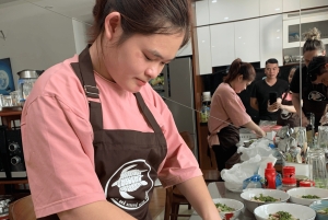 Hanois kulinariske: Autentisk madlavningskursus og lokalt marked