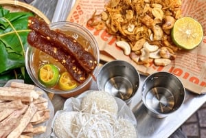 ハノイの屋台の食べ物を地元の人のように味わって、トレインストリートを訪れましょう