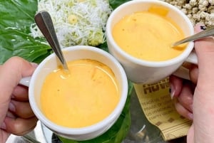 ハノイの屋台の食べ物を地元の人のように味わって、トレインストリートを訪れましょう