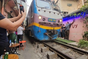 Hanoi: Katuruokakierros Train Streetillä ja piilotetuilla kujilla