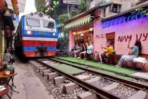 Hanoi: Katuruokakierros Train Streetillä ja piilotetuilla kujilla
