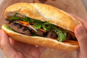 Hanoi: Byvandring med gademad og vanddukketeater