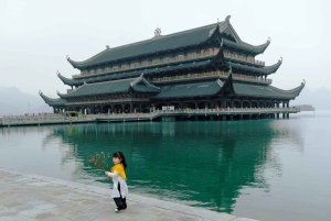 Hanoi: największa pagoda na świecie Tam Chuc lub kapelusz i kadzidło