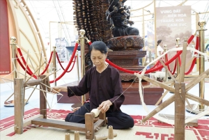 Hanoi: Thay-pagoden, Tay Phuong-pagoden, Van Phuc-silkelandsbyen