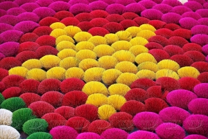 Hanoi: Thuong Mao -puusepänkylä tai hattujen ja suitsukkeiden kylä