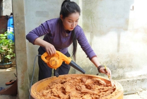 Hanoi: Thuong Mao -puusepänkylä tai hattujen ja suitsukkeiden kylä