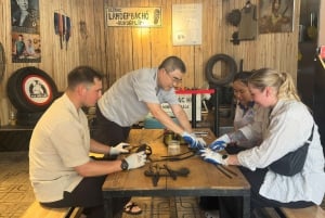 Hanoi: Workshop med håndværksoplevelse, hvor du kan lave sandaler af dæk