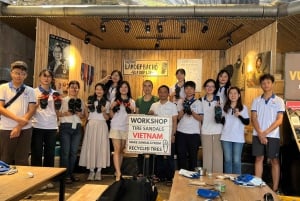 Hanoi: Workshop med håndværksoplevelse, hvor du kan lave sandaler af dæk