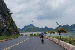Da Hanoi a Cat Ba: in bici a Cat Ba e crociera nella baia di Lan Ha