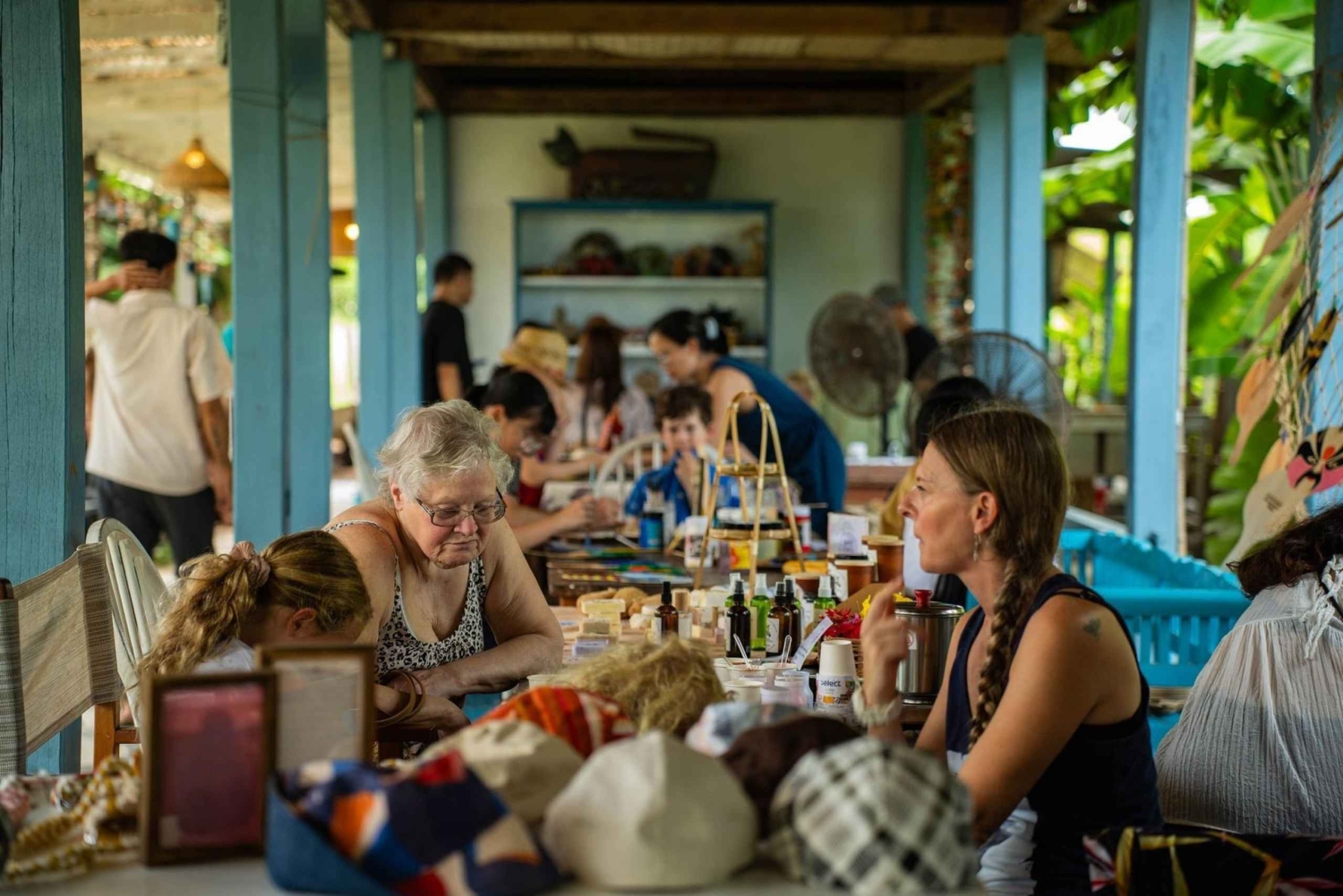 Ханой: традиционная мастерская резьбы по дереву на скрытой вилле