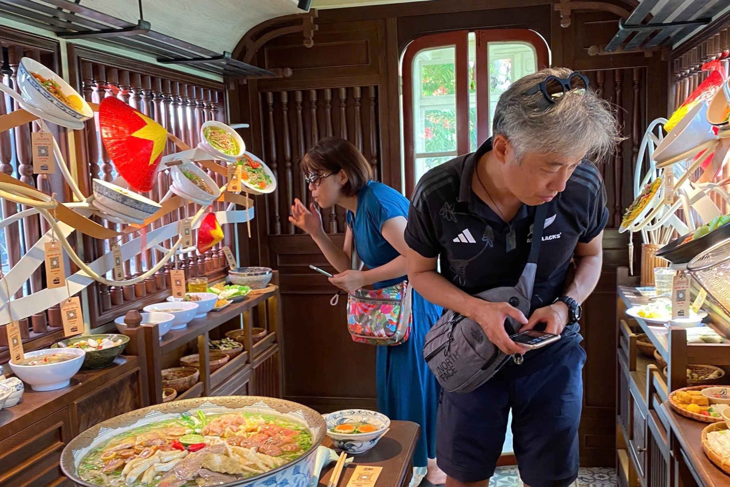 Minimuzeum tramwajów w Hanoi: dziedzictwo i autentyczna kuchnia