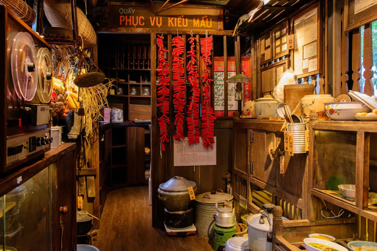 Minimuzeum tramwajów w Hanoi: dziedzictwo i autentyczna kuchnia