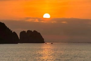 Hanoi: Transfer till eller från Ha Long med daglig lyxlimousine