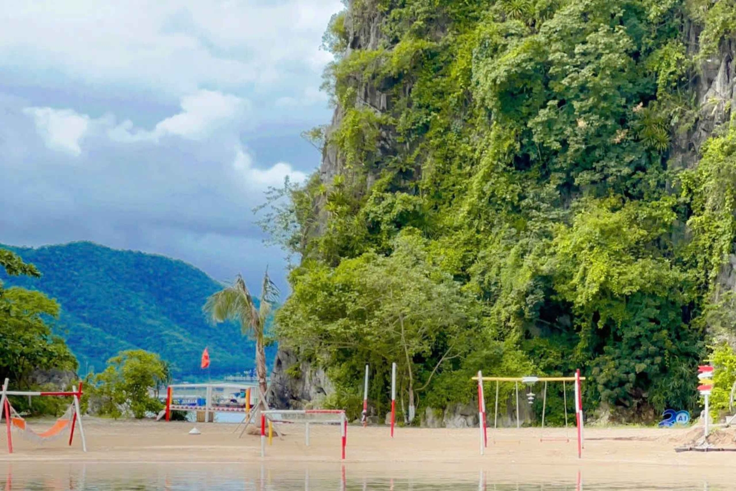 Hanoi: Van Don Overnight Tour with Fishing Village Visit