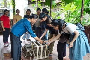 Hanoi: Van Phuc Silk Village & Quang Phu Cau Incense Village