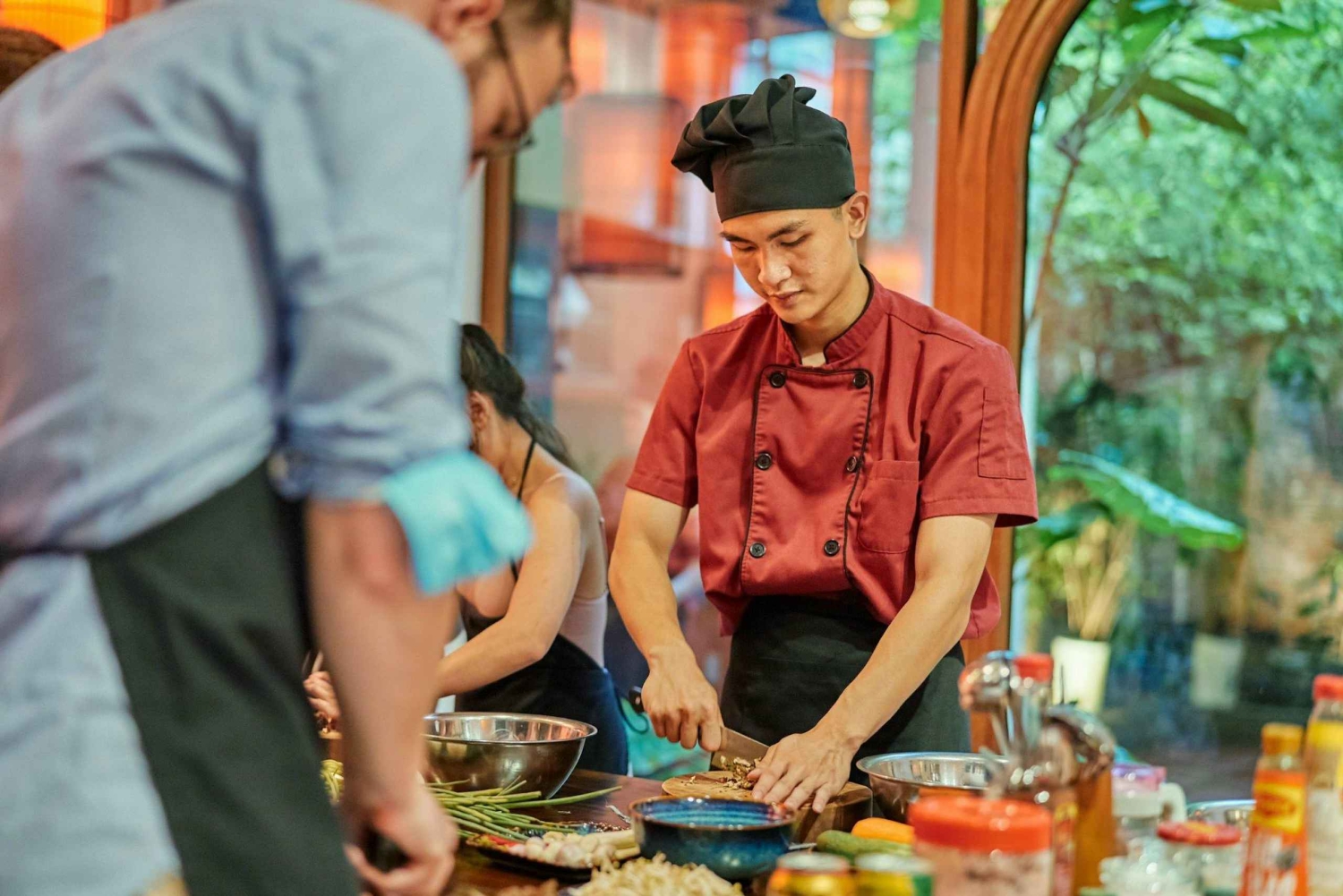 Hanói: clase de cocina vegana con un toque local en una villa con jardín