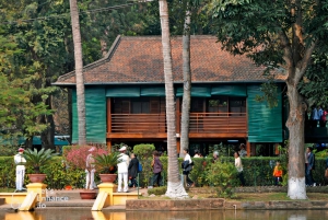 Fra Ninh Binh: Cuc Phuong - Van Long-reservatet - små grupper