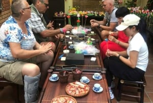 Hanoi: Xuan La Figurine Village and Dau Pagoda Tour & Lunch