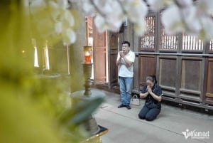 Hanoi: Xuan La Figurine Village and Dau Pagoda Tour & Lunch