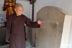 Hanoi: Xuan La Figurine Village and Dau Pagoda Tour & Lunch