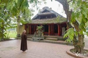 Hanoi: Xuan La Figurine Village and Dau Pagoda Tour & Lunch