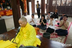 Hanoi: Xuan La Figurine Village and Dau Pagoda Tour & Lunch