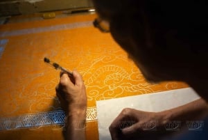 Hanoi: Xuan La Figurine Village and Dau Pagoda Tour & Lunch