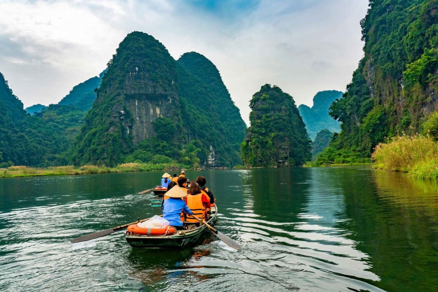 Hoa Lu, Tam Coc, & Mua Cave Day Trip with Lunch & Limousine