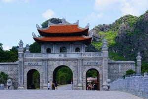 Hoa Lu, Tam Coc og Mua Cave dagsudflugt med frokost og limousine