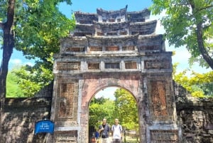 Hue: Viagem de 1 dia à cidade em carro privado com destino opcional