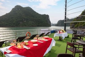 Luksusferie i Ha Long-bukten: Dagstur med et 5-stjerners cruise