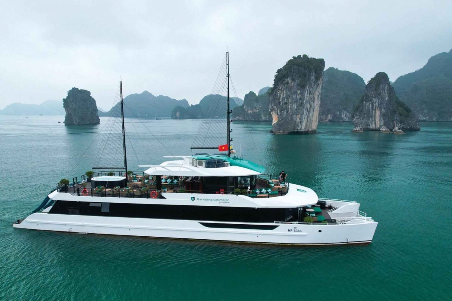Halong & Lan Ha Bay 1-Day Catamaran Cruise from Hanoi
