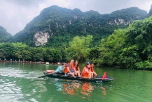 Tur i luksuslimousine: Hoa Lu, Trang An/Tam Coc & Mua Cave