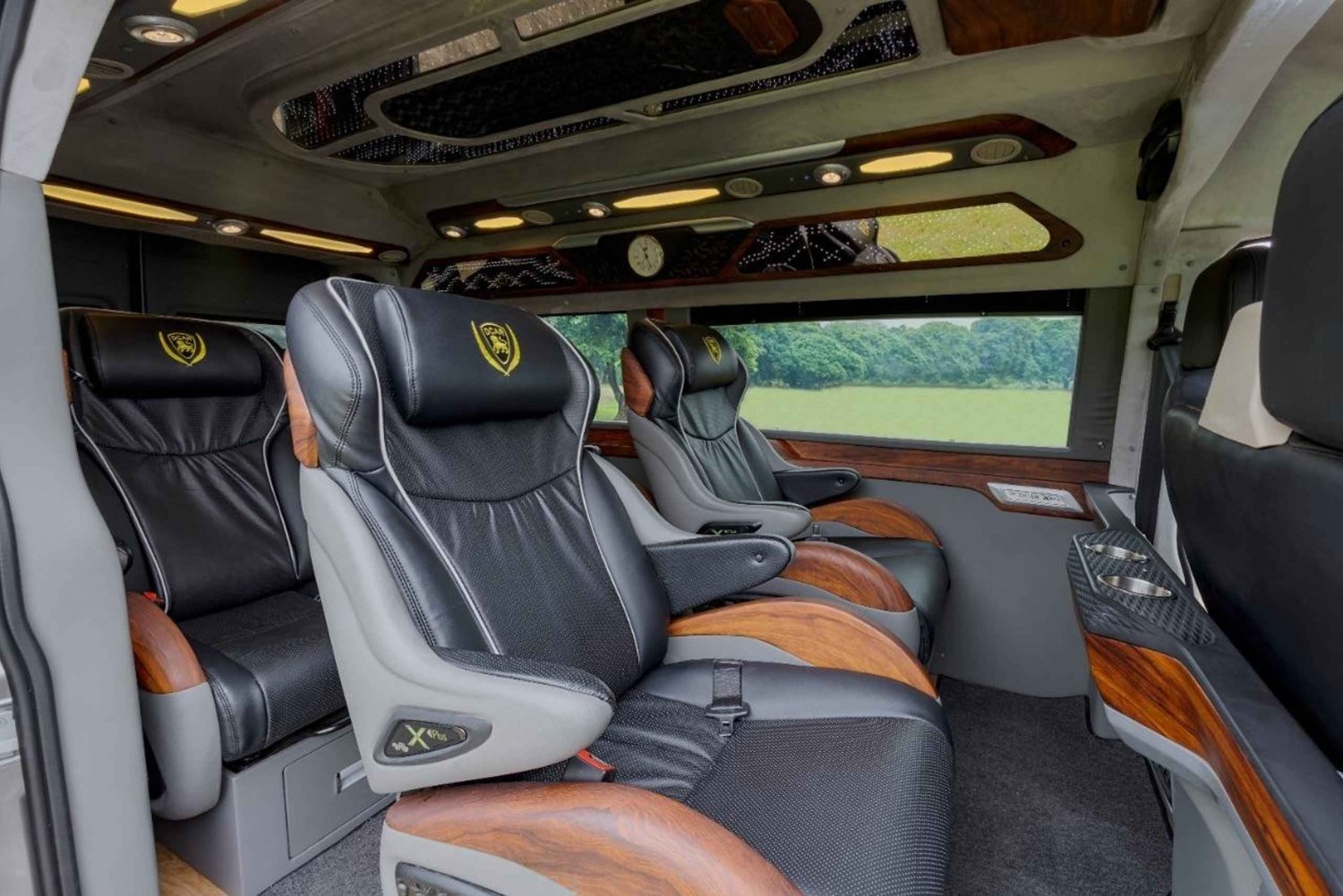 Lyxig Limousine Van Transfer från Hanoi till Sapa eller retur