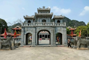Ninh Binh: Ancient Capital & Pagoda 2-Day Tour
