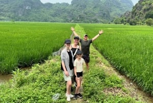 Ninh Binh Desde Hanói Vía Pueblo del Incienso Grupo reducido de 9