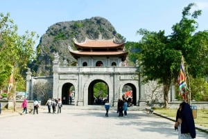 Ninh Binh: Całodniowa wycieczka z przewodnikiem dla 9 osób z Hanoi