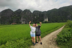 Ninh Binh: Całodniowa wycieczka z przewodnikiem dla 9 osób z Hanoi