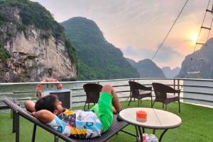 Ninh Binh: Halong Bay dagskryssning med måltid och avlämning i Hanoi