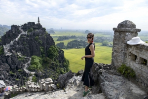 Ninh Binh: Hoa Lu, Mua-luola ja Trang An -kierros ja veneretki.