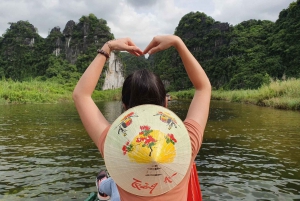 Ninh Binh: Hoa Lu, Mua-luola ja Trang An -kierros ja veneretki.