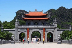 Excursão de luxo em limusina: Hoa Lu, Trang An/Tam Coc e Caverna Mua