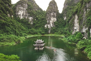 Excursão de luxo em limusina: Hoa Lu, Trang An/Tam Coc e Caverna Mua