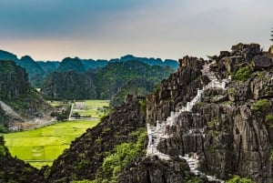 Excursão de luxo em limusina: Hoa Lu, Trang An/Tam Coc e Caverna Mua