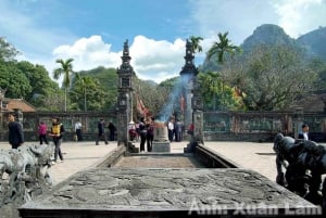 Hanoi: Jednodniowa wycieczka w małej grupie do Ninh Binh luksusowym 9-osobowym samochodem dcar