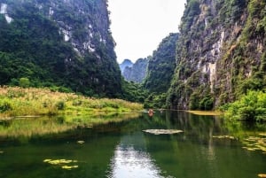 Hanoi: Jednodniowa wycieczka w małej grupie do Ninh Binh luksusowym 9-osobowym samochodem dcar