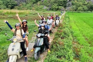 Ninh Binh Vespa Tours saindo de Hanói: Vespa + Barco + Vida Diária