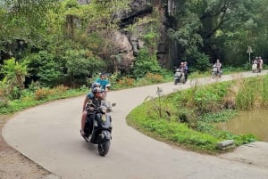 Ninh Binh Vespa Tours saindo de Hanói: Vespa + Barco + Vida Diária
