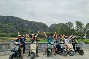 Ninh Binh Vespa Tours saindo de Hanói: Vespa + Barco + Vida Diária